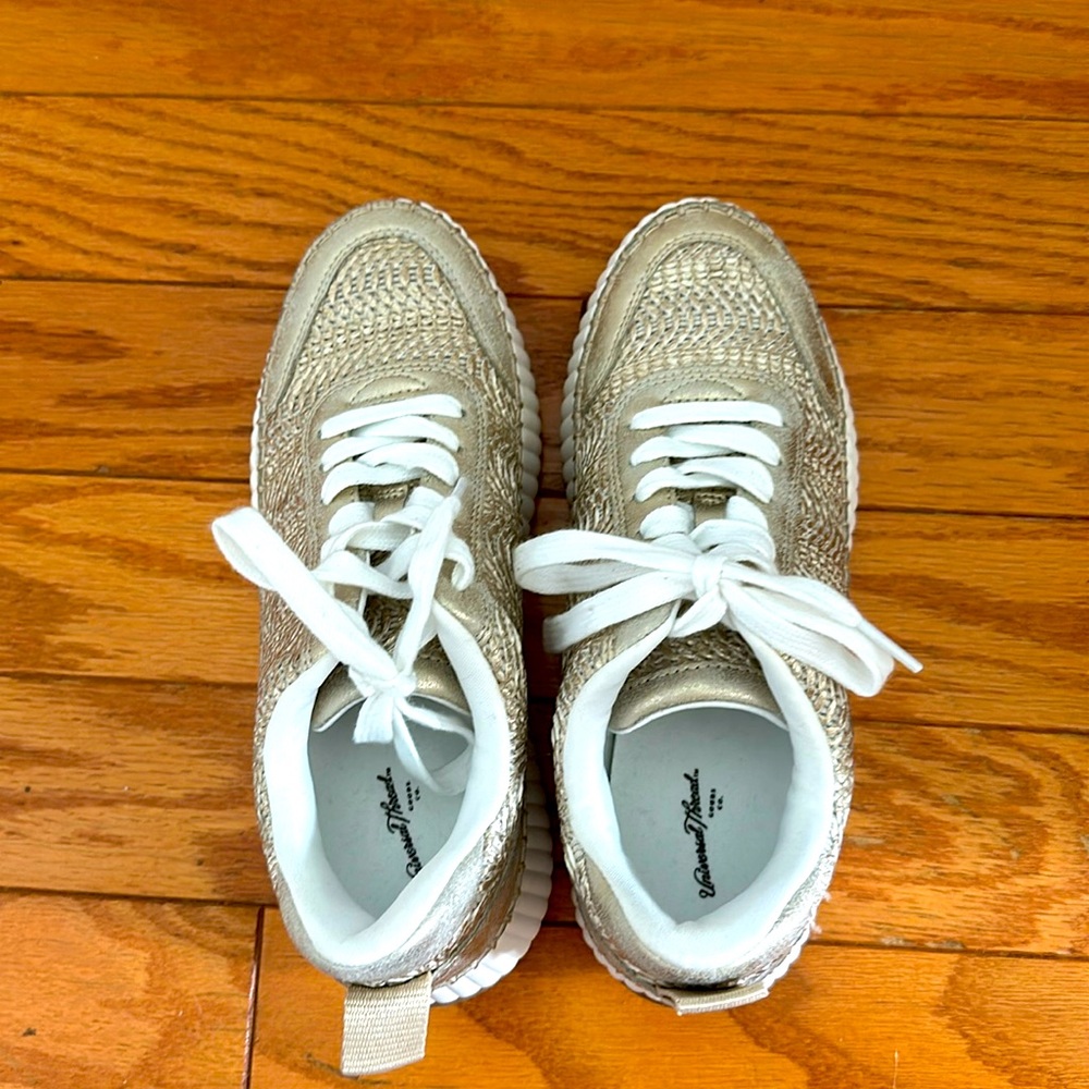 NWOB Universal Thread Persephone Sneaker